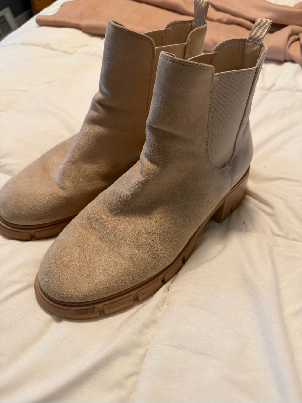 Source Unknown Beige Suede Chelsea Ankle Boots